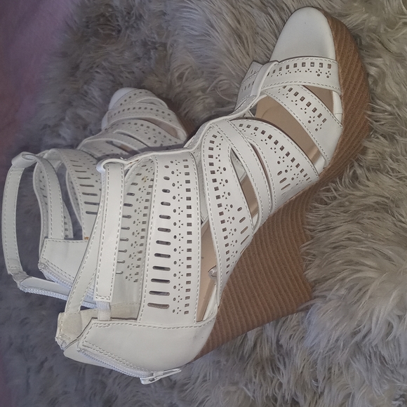 Jasmine Shoes - Woman new sandals size 7.5 wedge